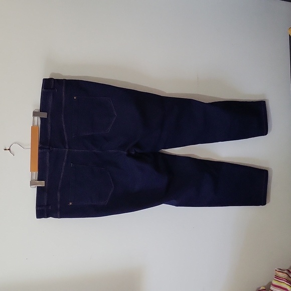 Curve Appeal Minimalist Jegging - Picture 2 of 6